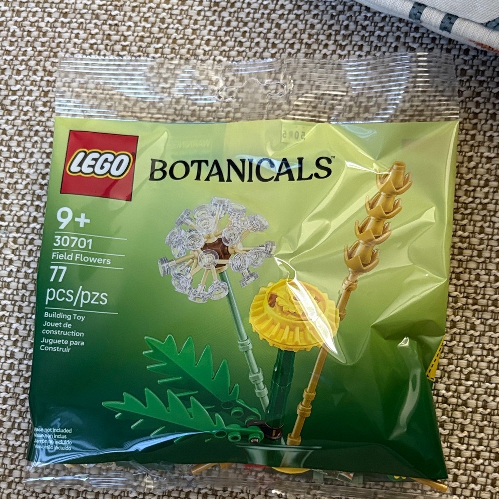 LEGO Botanicals Field Flowers with Green and Yellow